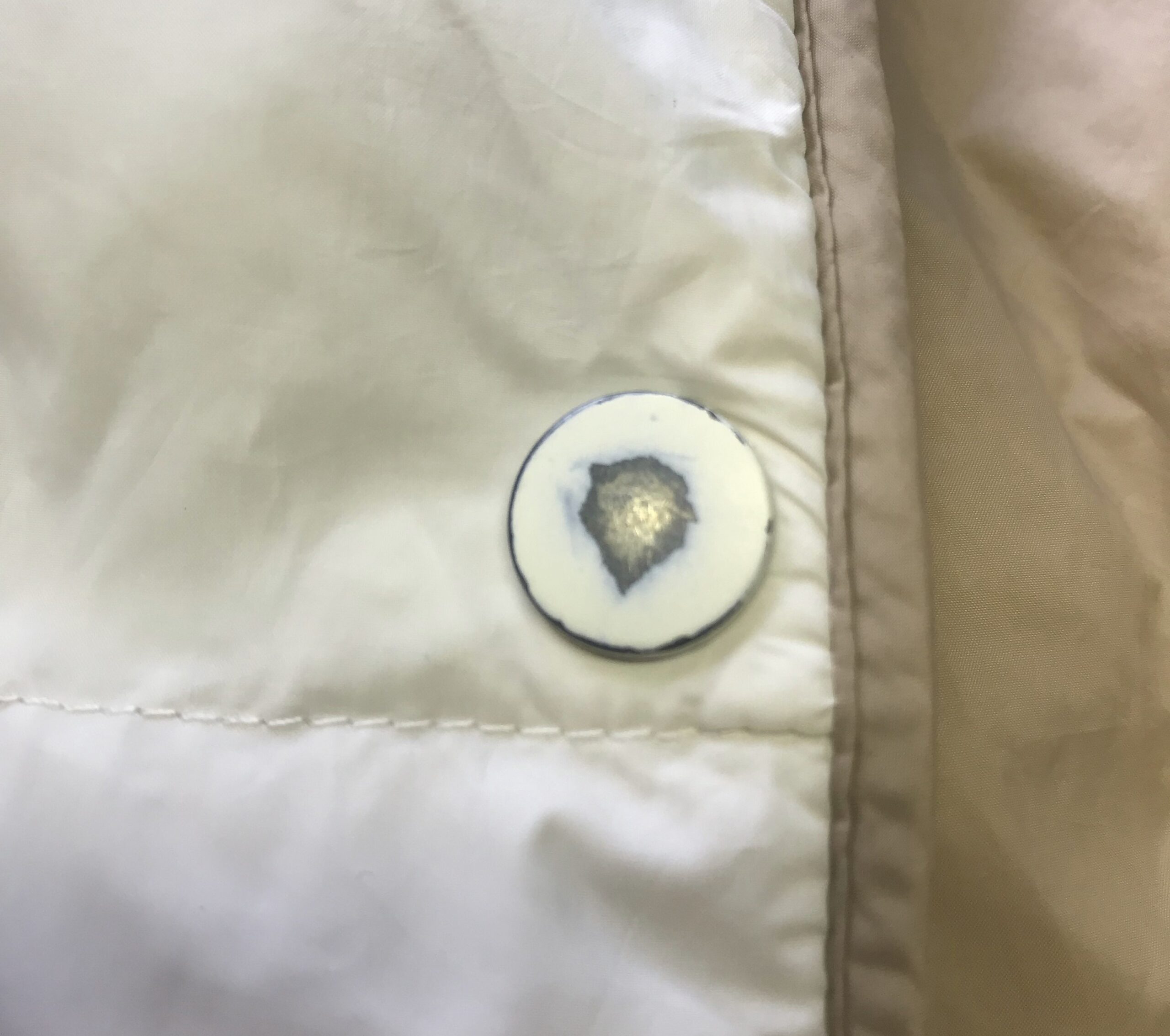 ボタンの色剥げ